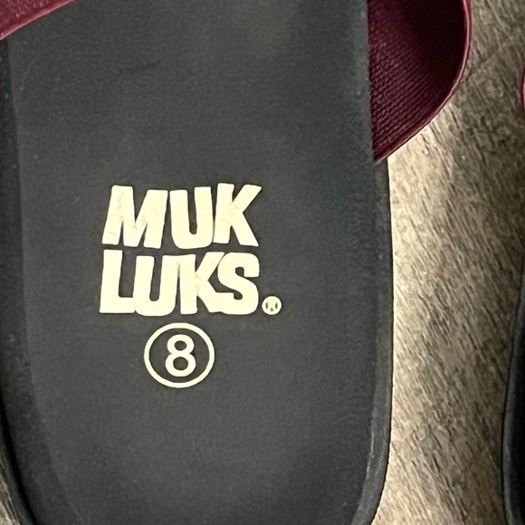 Nearly New Muk Luks Sandals - Picture 9 of 10